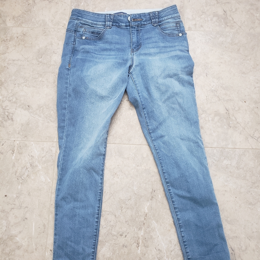 Democracy light wash size 4 skinny jeans